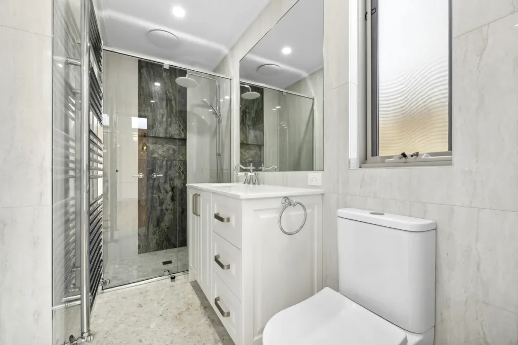 573 balcombe road bathroom