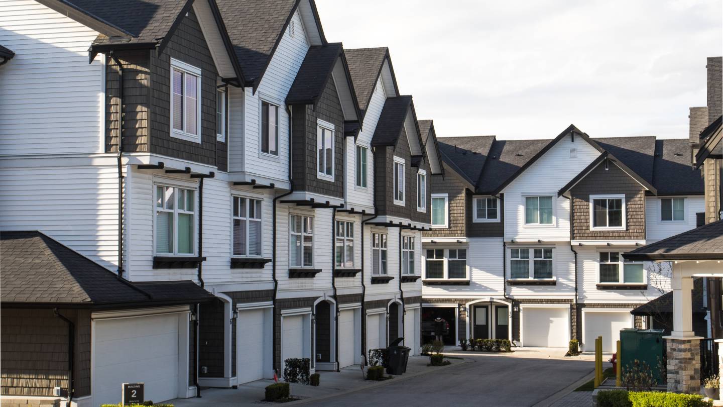 what are the benefits of living in a townhouse 1