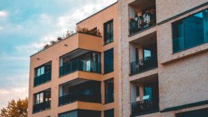 what strategies attract and retain tenants in a competitive multi unit apartment market