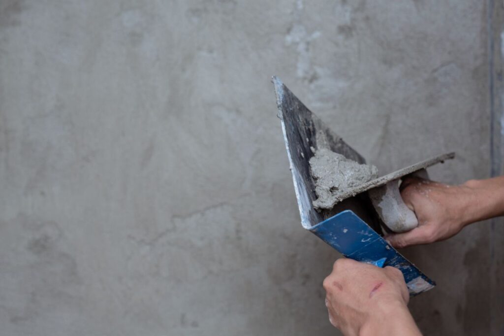 plasterer renovating indoor walls (2)